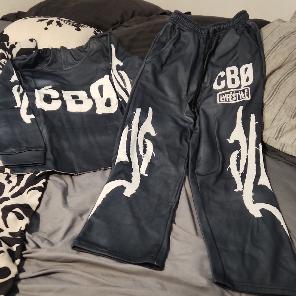 Mens Size Small Dark Gray Hoodie And Pants Set